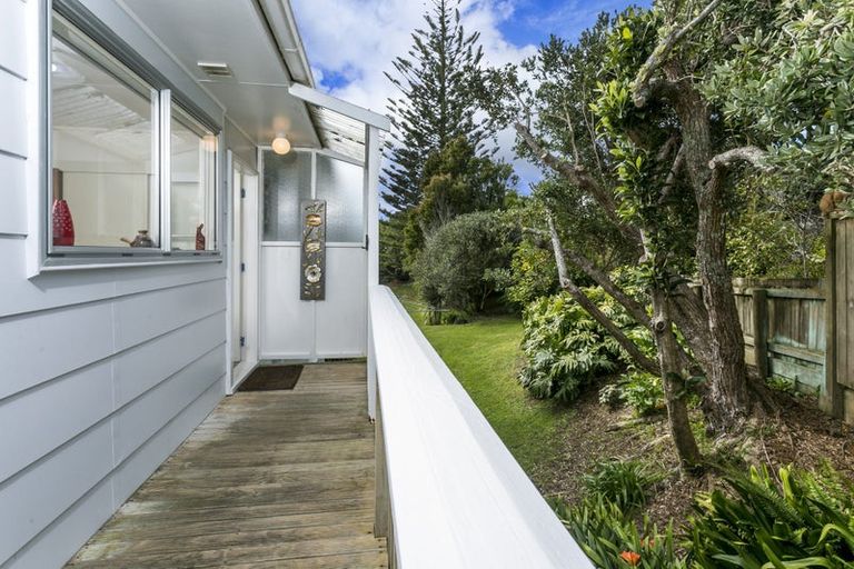 Photo of property in 13 Morriggia Place, Bayview, Auckland, 0629