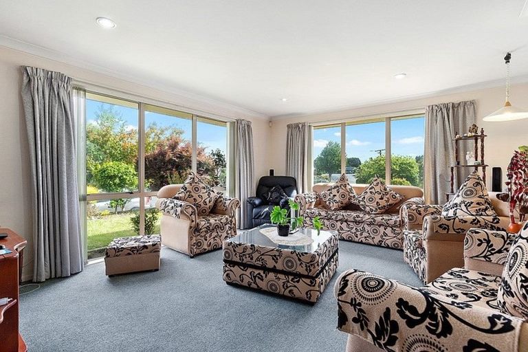 Photo of property in 2 Mews Place, Forest Lake, Hamilton, 3200