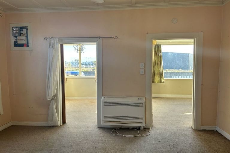Photo of property in 36 Pukeko Place, Westshore, Napier, 4110