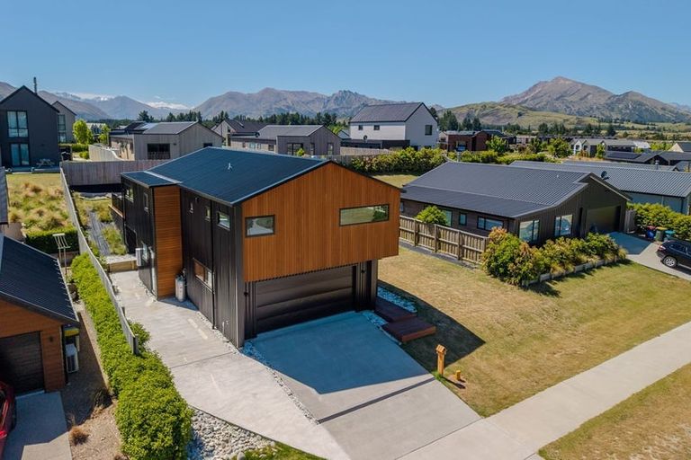 Photo of property in 41 Mount Linton Avenue, Wanaka, 9305