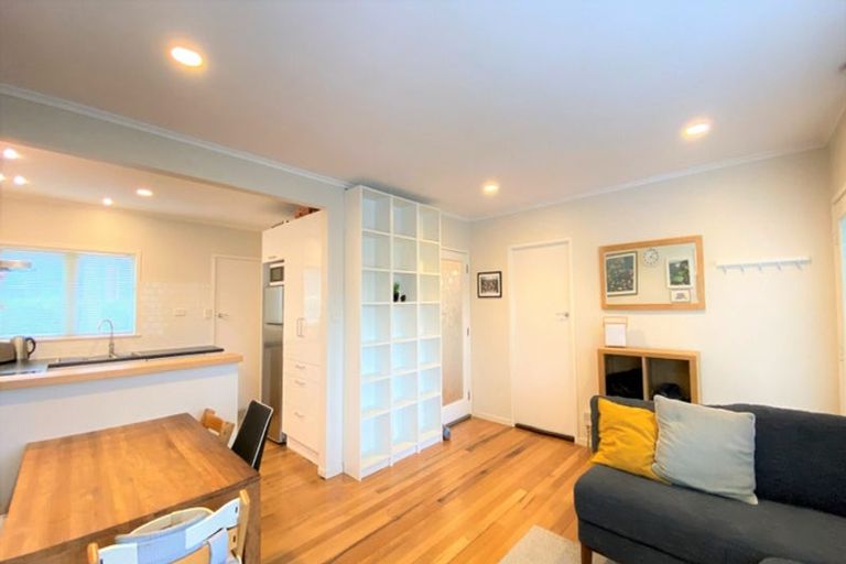 Photo of property in 2/14 Shakespeare Road, Milford, Auckland, 0620