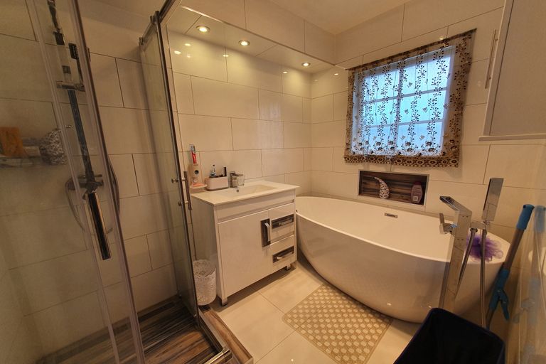 Photo of property in 15 Cargill Street, Papakura, 2110