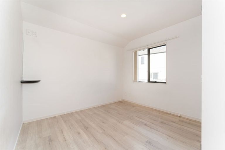 Photo of property in 5/2 Sunnydale Place, Oteha, Auckland, 0632