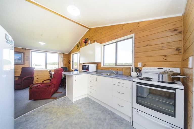 Photo of property in Build Inn, 1942 Parewanui Road, Parewanui, Bulls, 4894