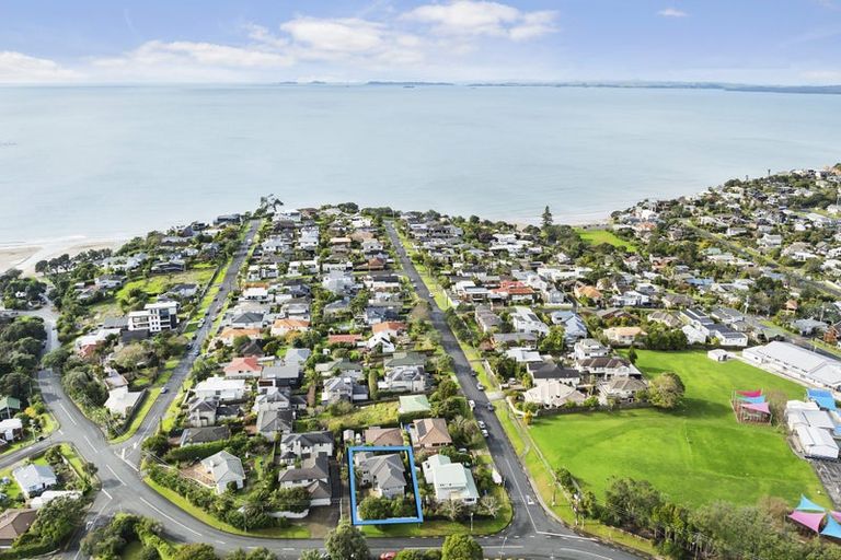 Photo of property in 1/36 Browns Bay Road, Rothesay Bay, Auckland, 0630