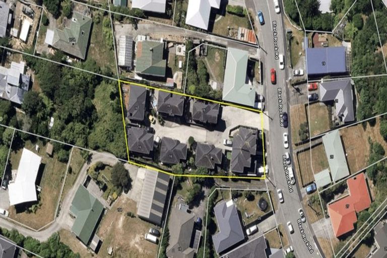 Photo of property in 5/16 Black Rock Road, Newlands, Wellington, 6037