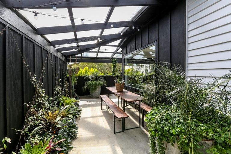 Photo of property in 22 Henui Street, Strandon, New Plymouth, 4312