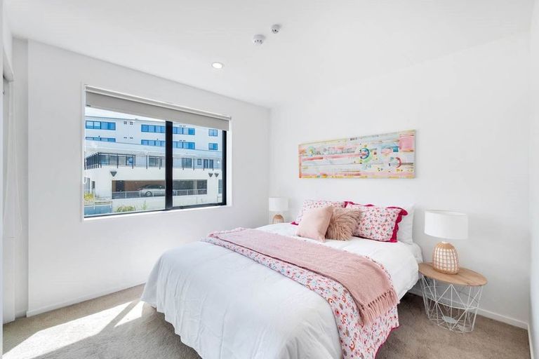 Photo of property in Apollo Apartments, 201/46 Rosedale Road, Rosedale, Auckland, 0632