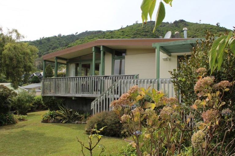 Photo of property in 87 Winara Avenue, Waikanae, 5036