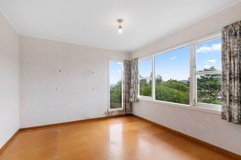 Photo of property in 19 Summit Road, Fairfield, Lower Hutt, 5011