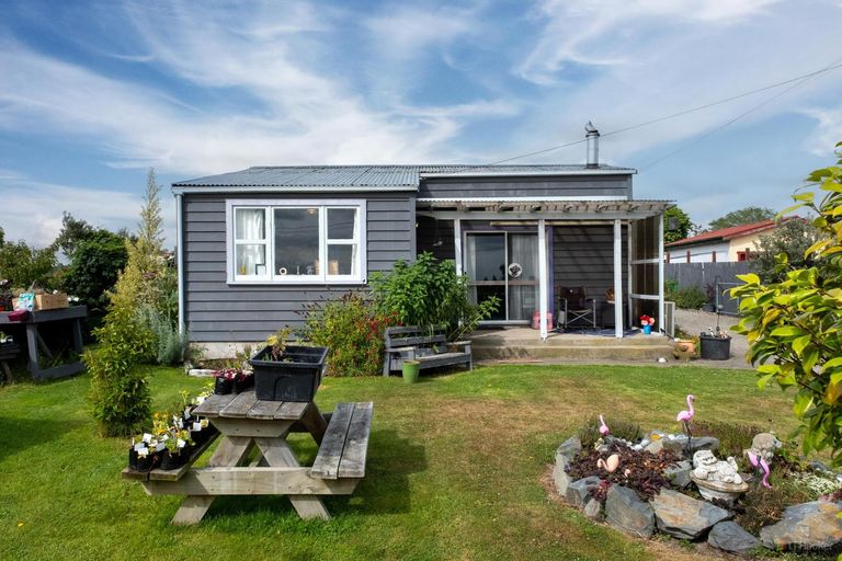 Photo of property in 12 James Street, Waimate, 7980