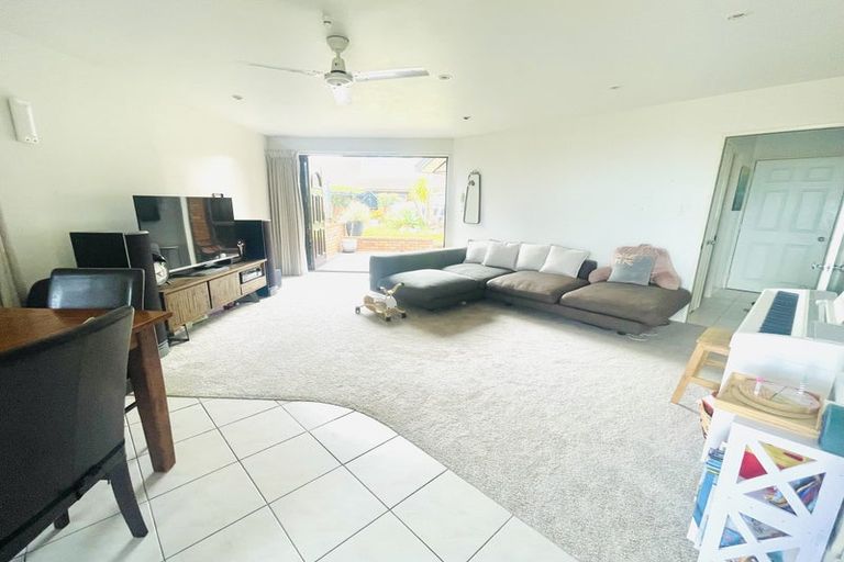 Photo of property in 9 Renoir Street, West Harbour, Auckland, 0618
