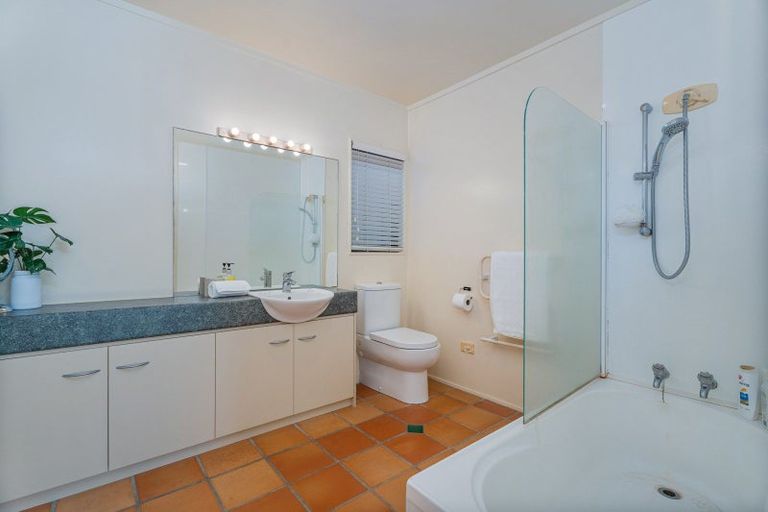 Photo of property in 28 Hahei Beach Road, Hahei, Whitianga, 3591