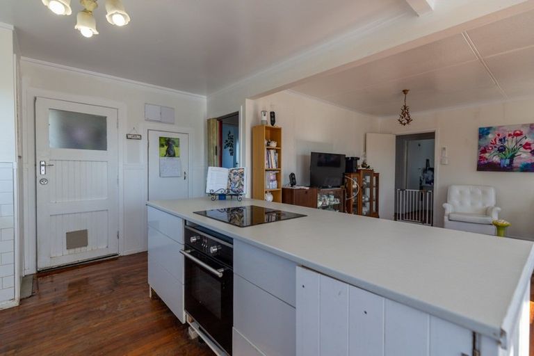 Photo of property in 21 Hayward Road, Ngatea, 3503