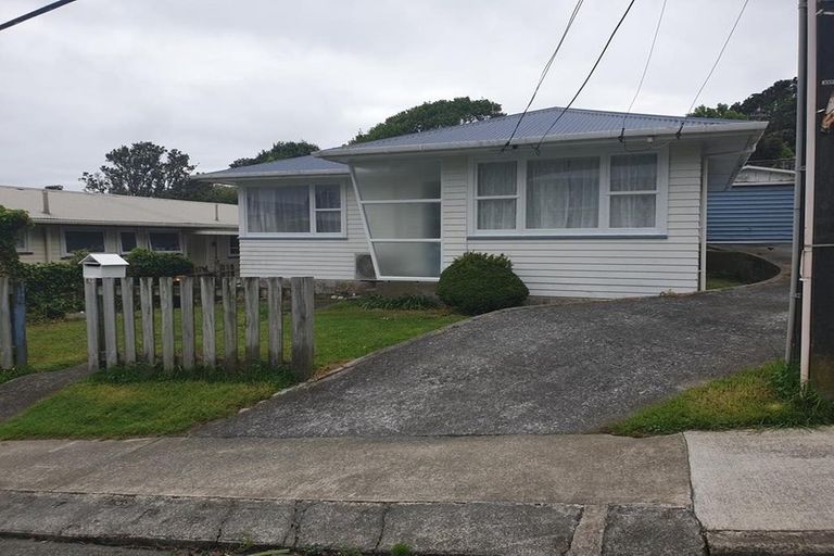 Photo of property in 87 Beazley Avenue, Paparangi, Wellington, 6037