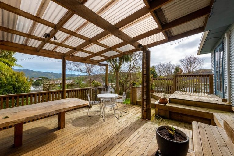 Photo of property in 22 Hereford Street, Cannons Creek, Porirua, 5024