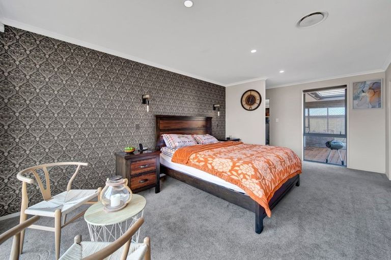 Photo of property in 33 Honeyfield Drive, Whalers Gate, New Plymouth, 4310