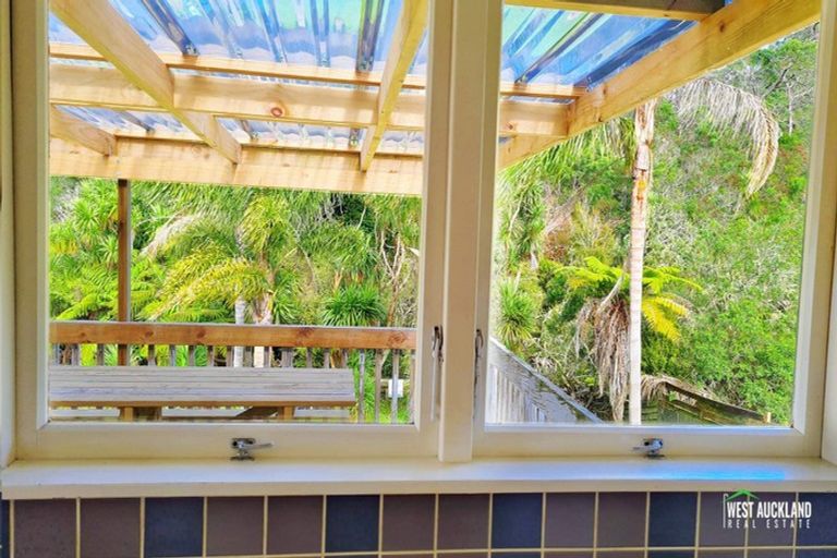 Photo of property in 67 Pine Avenue, Henderson, Auckland, 0612