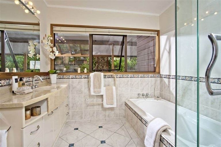 Photo of property in 6 Shiloh Way, Greenhithe, Auckland, 0632