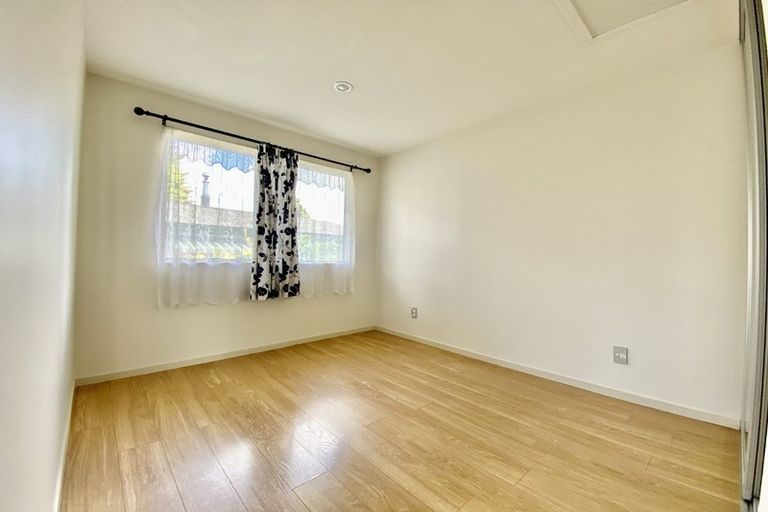 Photo of property in 1/97 View Road, Henderson, Auckland, 0612