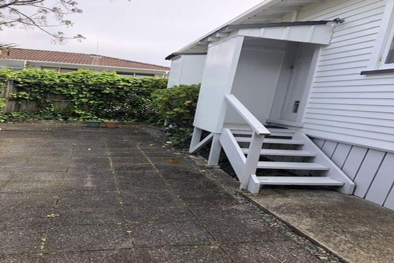 Photo of property in 2/13 Waitemata Road, Hauraki, Auckland, 0622