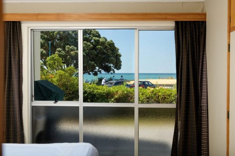 Photo of property in 18 Marine Parade, Mount Maunganui, 3116