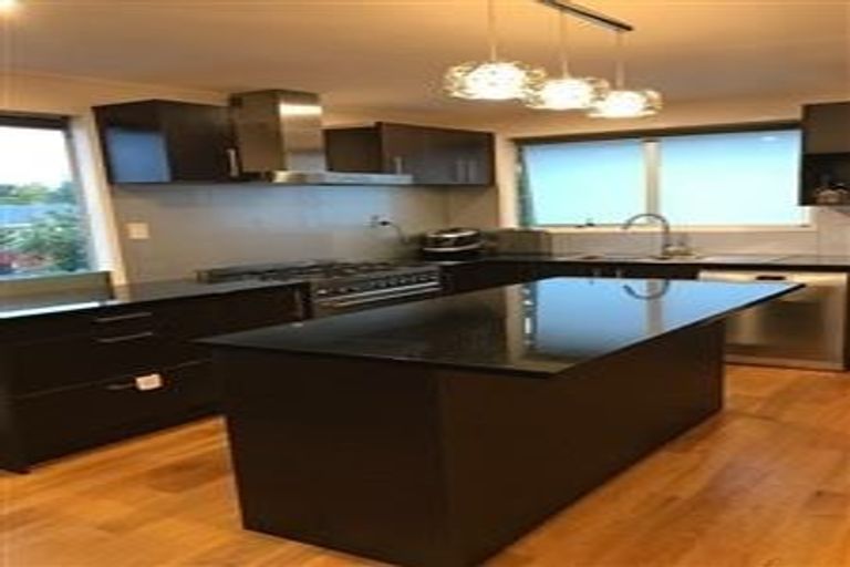 Photo of property in 6 Celeste Place, Totara Vale, Auckland, 0627