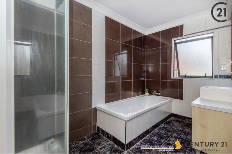 Photo of property in 2/49 College Road, Northcote, Auckland, 0627