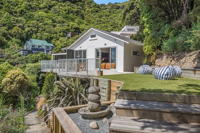 Photo of property in 22 Kowhai Street, Eastbourne, Lower Hutt, 5013