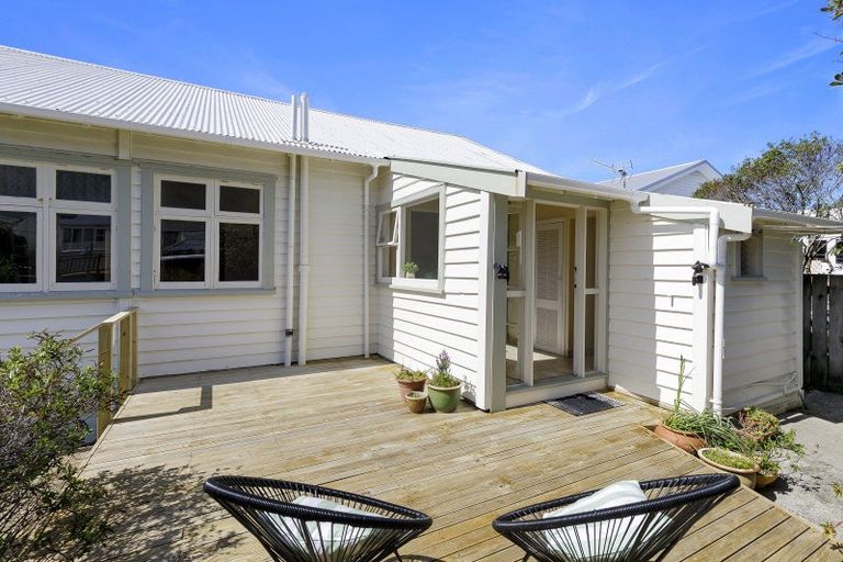 Photo of property in 22 Waikato Street, Island Bay, Wellington, 6023