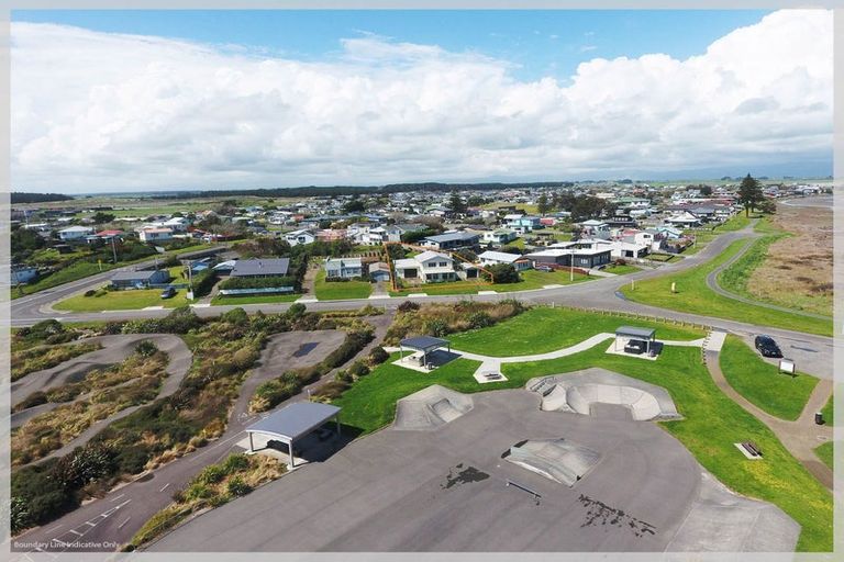 Photo of property in 3 Nash Parade, Foxton Beach, Foxton, 4815