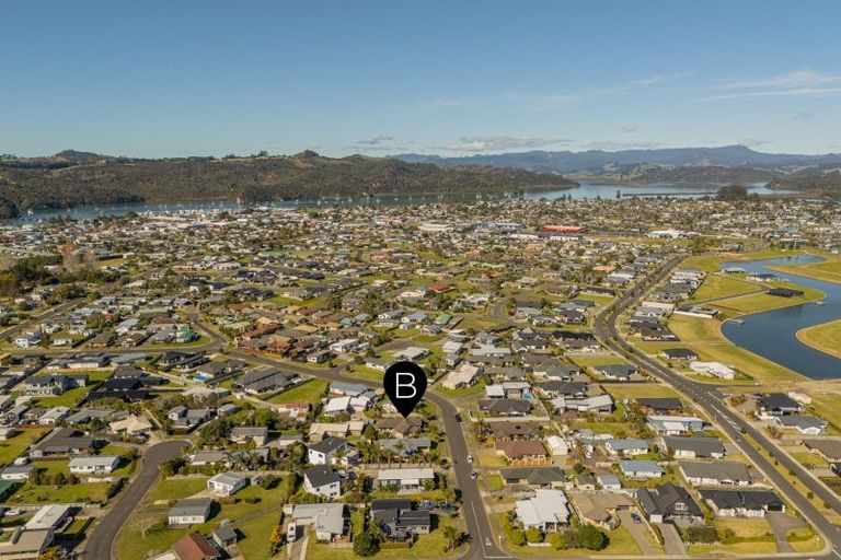 Photo of property in 28 Park Lane, Whitianga, 3510