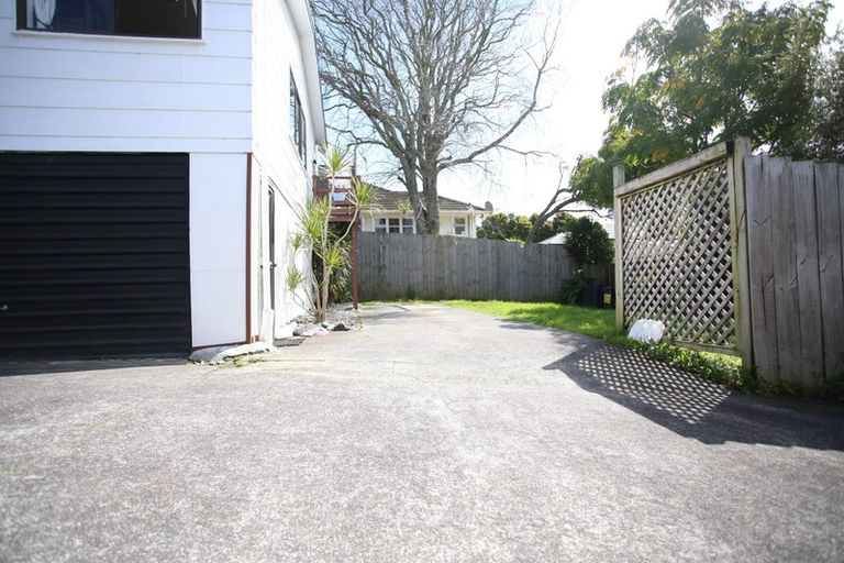 Photo of property in 1/39 Manuka Road, Bayview, Auckland, 0629