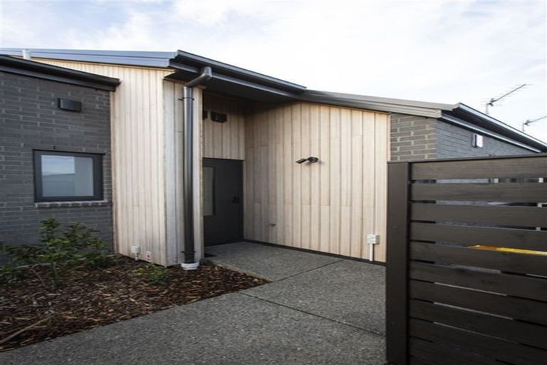 Photo of property in 2/24 Rookwood Avenue, New Brighton, Christchurch, 8083