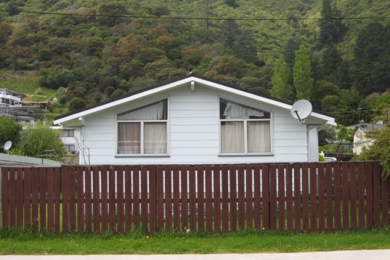 Photo of property in 124c Waikawa Road, Picton, 7220