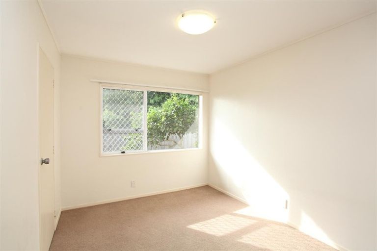 Photo of property in 2/10 Kallaroo Place, Botany Downs, Auckland, 2010