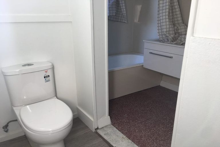 Photo of property in 1/231 Edgeware Road, Edgeware, Christchurch, 8013