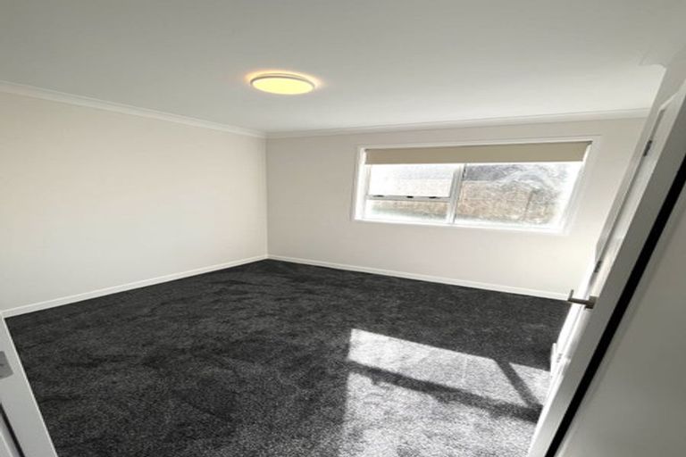 Photo of property in 15 Glenroy Place, Green Bay, Auckland, 0604