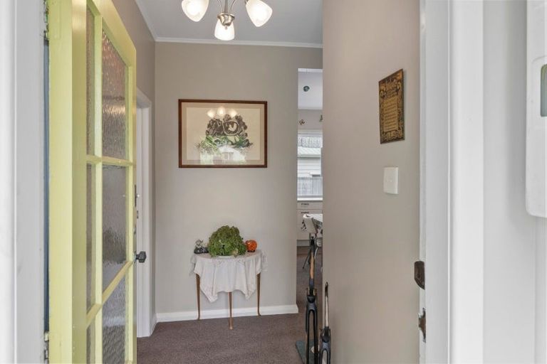 Photo of property in 68 Conway Road, Eltham, 4322