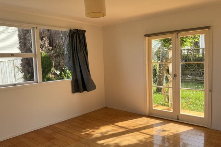 Photo of property in 18a Dallinghoe Crescent, Milford, Auckland, 0620