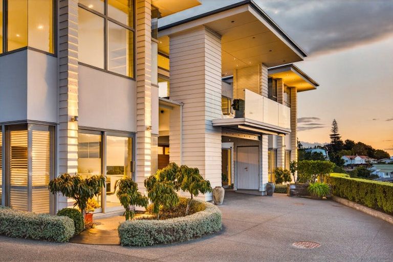 Photo of property in 40 Roslyn Road, Bluff Hill, Napier, 4110