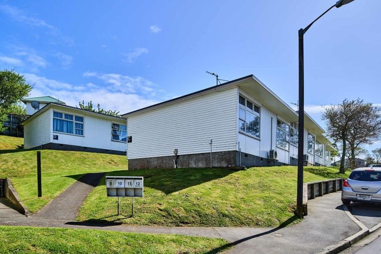 Photo of property in Batchelor Street Flats, 2-16 Batchelor Street, Newlands, Wellington, 6037