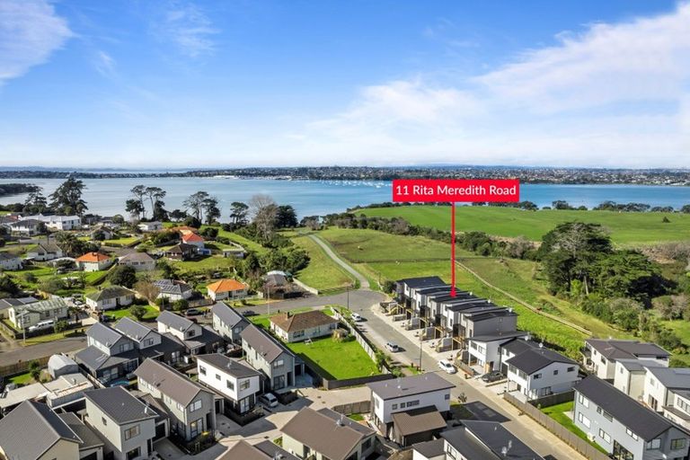 Photo of property in 11 Rita Meredith Road, Wai O Taiki Bay, Auckland, 1072
