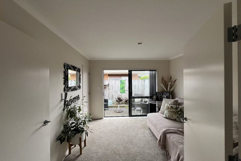 Photo of property in Rangeview Villas, 4/9 Fuller Close, Levin, 5510