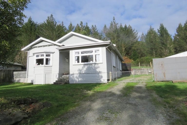 Photo of property in 17 Grey Road, Reefton, 7830