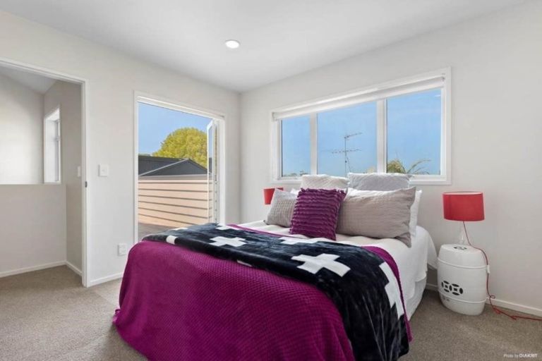 Photo of property in 1/1 Jeanette Place, Mairangi Bay, Auckland, 0630