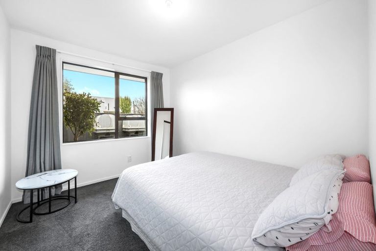 Photo of property in 1/43 Aorangi Road, Bryndwr, Christchurch, 8053