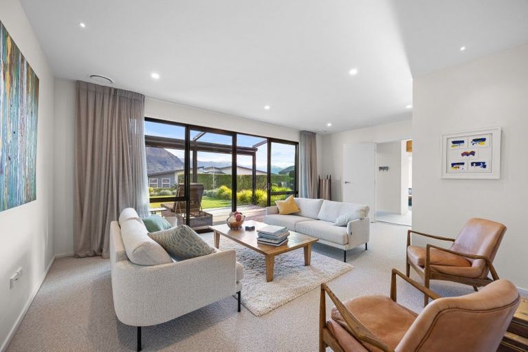 Photo of property in 5 Valley Crescent, Wanaka, 9305