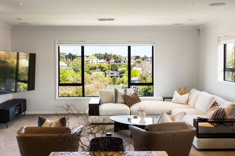 Photo of property in 27 Dalethorpe Avenue, Fairfield, Hamilton, 3214