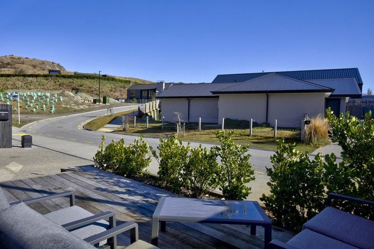 Photo of property in 33 Alps View Place, Lake Hayes, Queenstown, 9304
